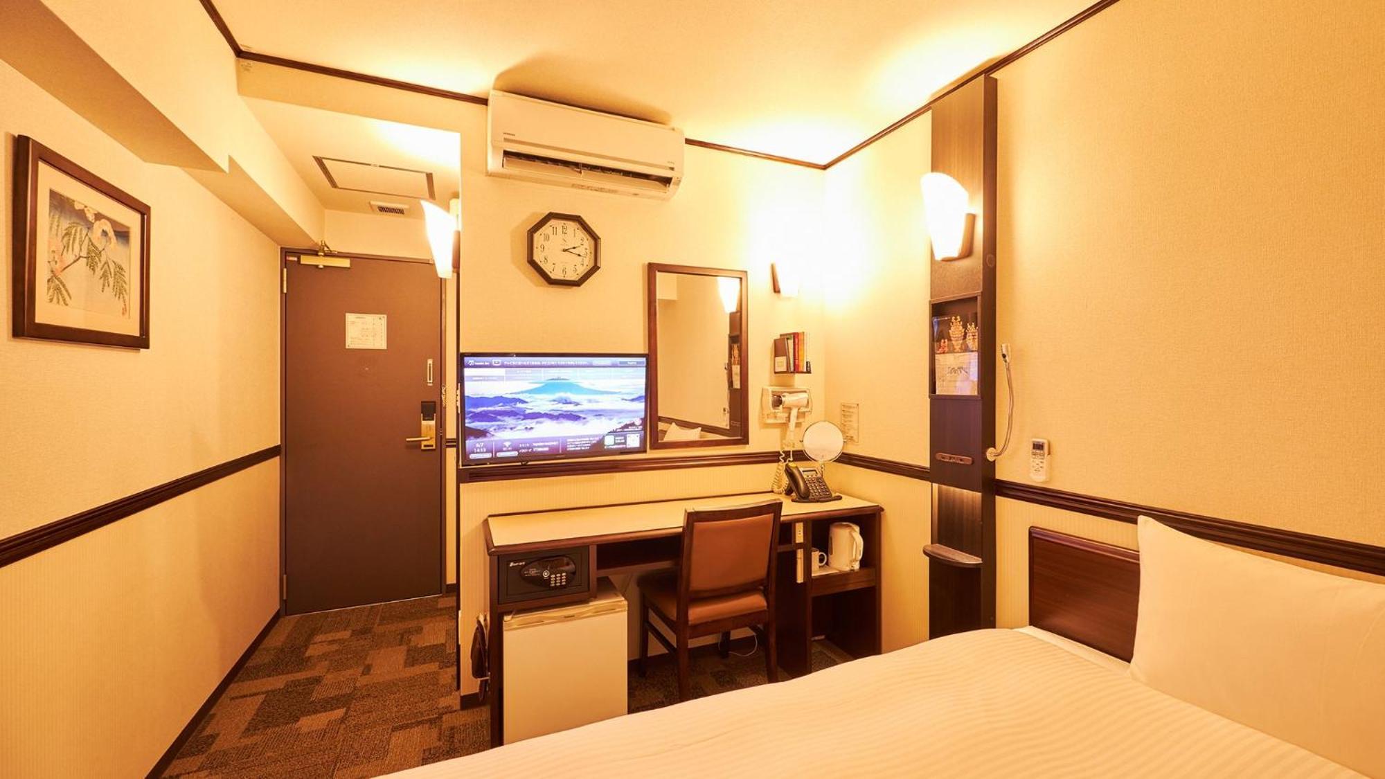 Toyoko Inn Tsu Eki Nishi Guchi Chambre photo