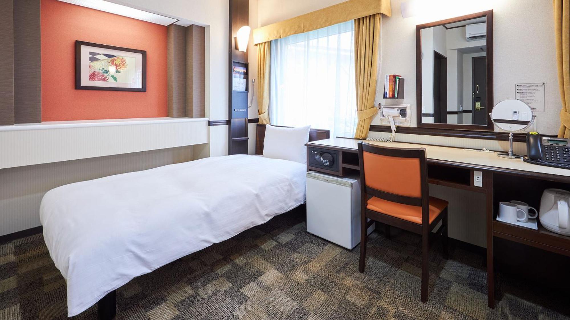 Toyoko Inn Tsu Eki Nishi Guchi Chambre photo
